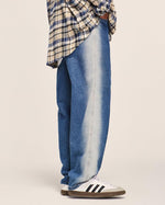 做舊破洞牛仔直筒長褲