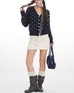 레이스 스카프와 넉넉한 핏의 니트 스웨터 (여성용)