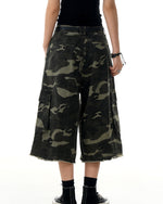 Camouflage cropped trousers
