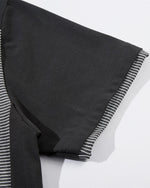 대조적인 컬러 스티칭 짧은 소매