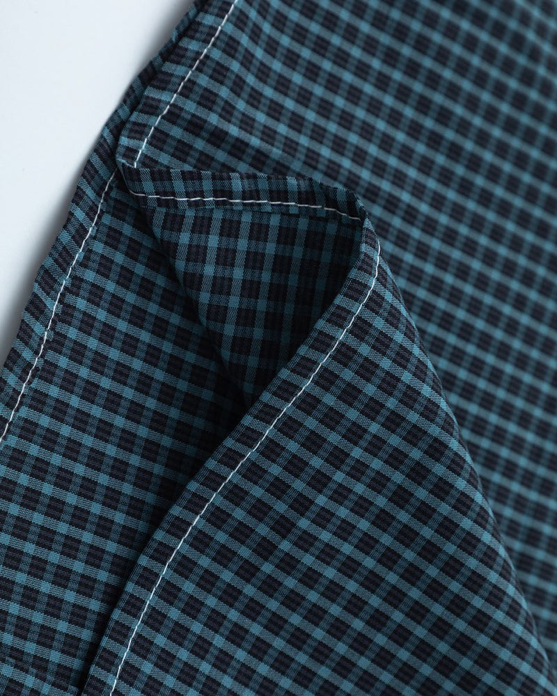 Simple plaid short-sleeved shirt