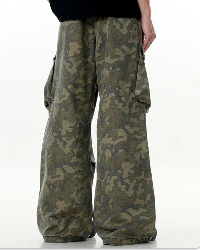 Camouflage cargo trousers