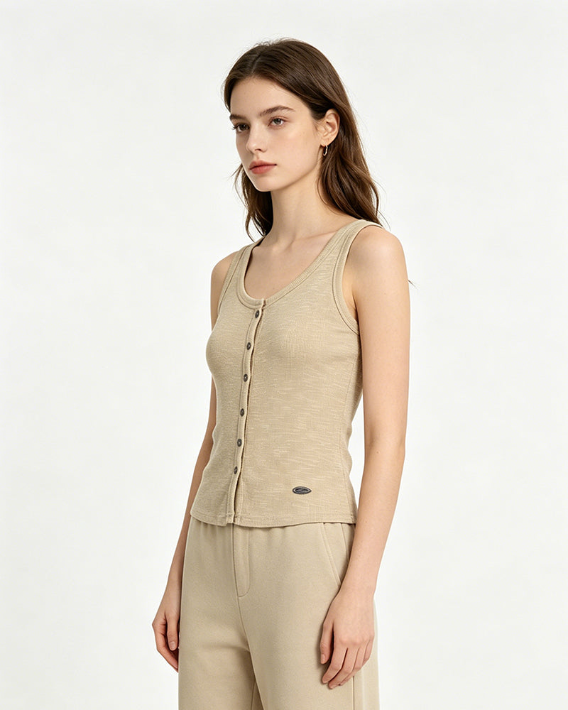Simple and versatile sleeveless top (women's)