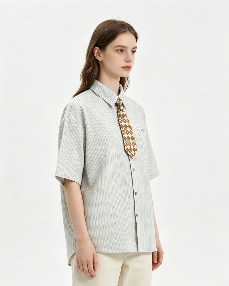 Casual striped short-sleeved shirt
