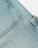 水洗直筒牛仔褲