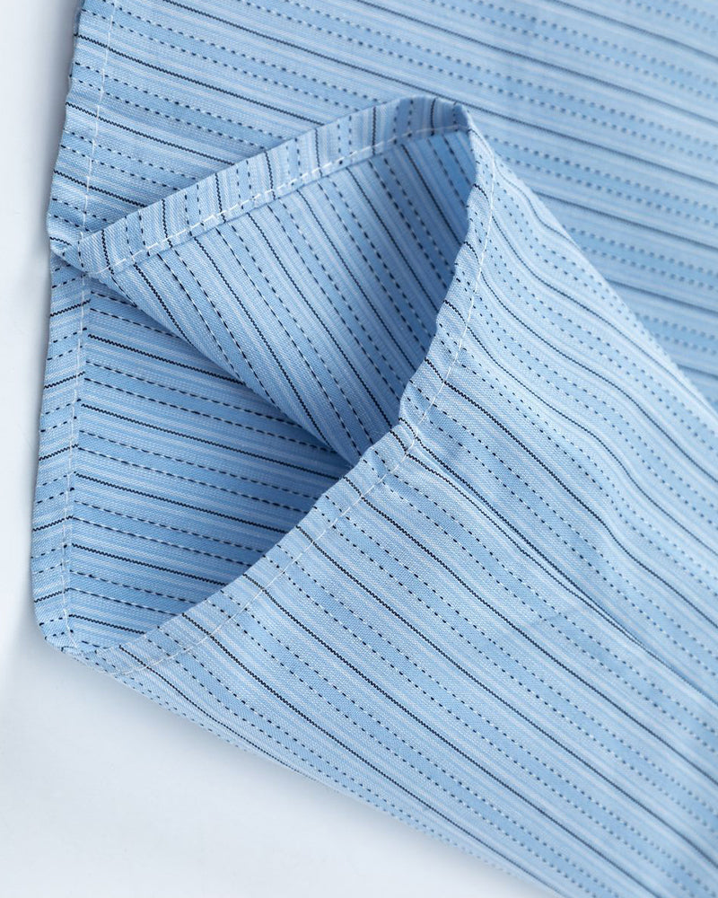 Casual striped short-sleeved shirt