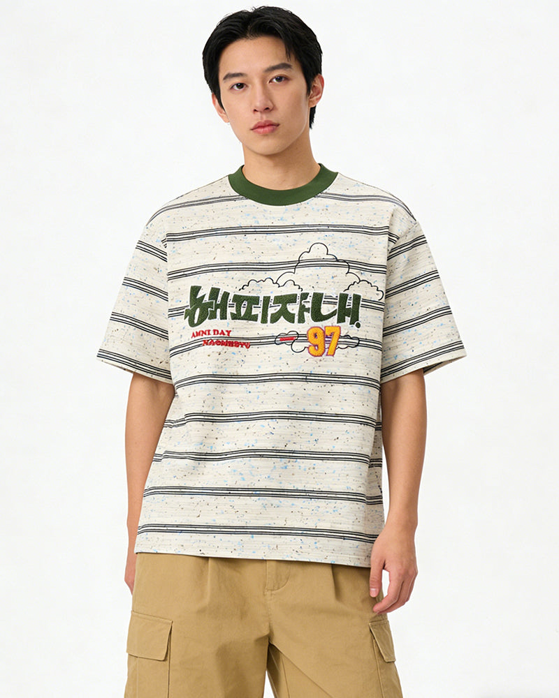 대조적인 줄무늬 짧은 소매