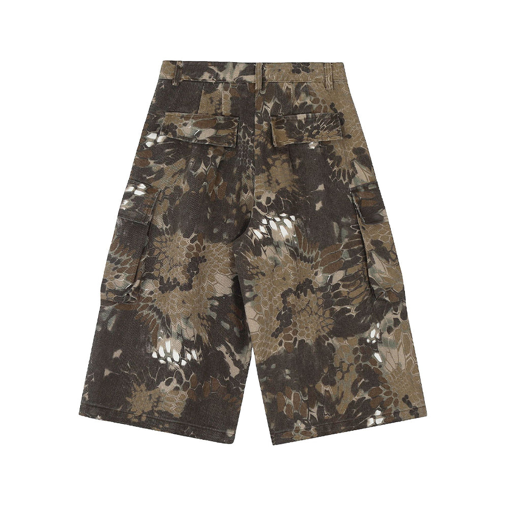 Simple loose camouflage shorts