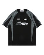 루즈한 반소매와 대비되는 레트로 패치워크