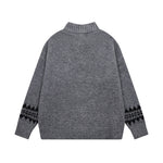 뿔 단추 자카드 스웨터