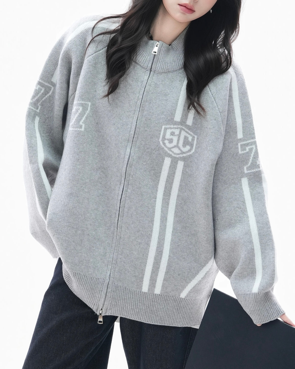 컬러 블록 니트 소재의 활용도 높은 코트