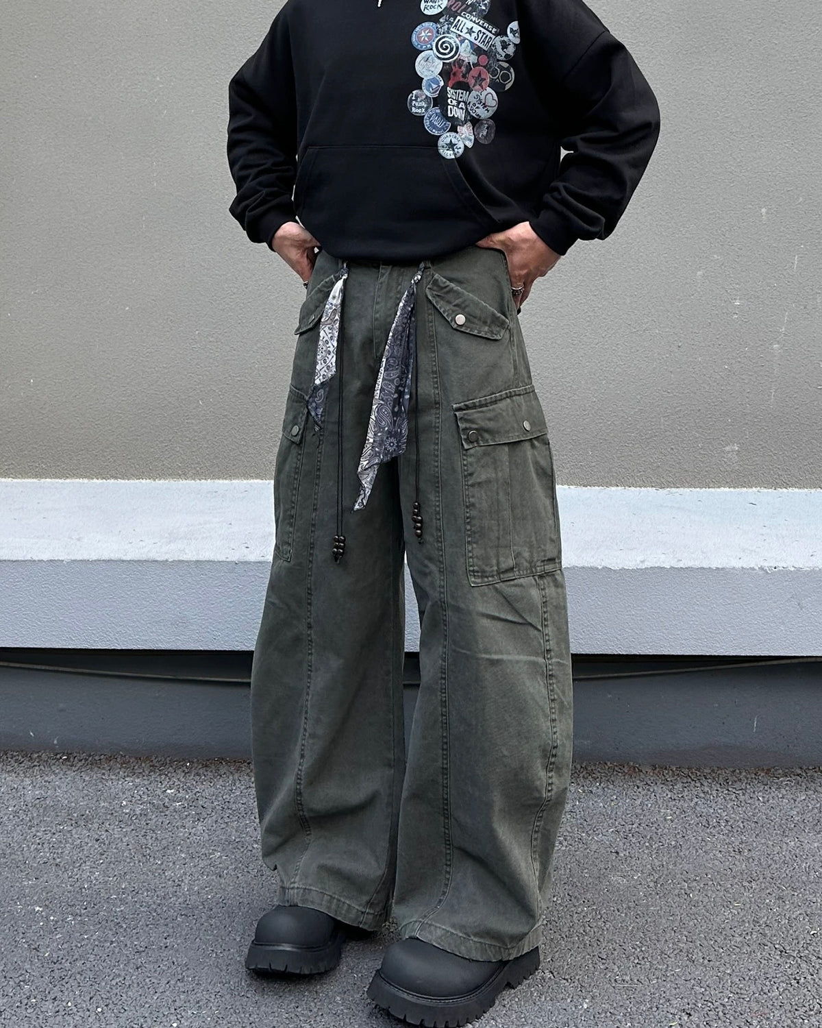 심플하고 활용도 높은 카고 팬츠