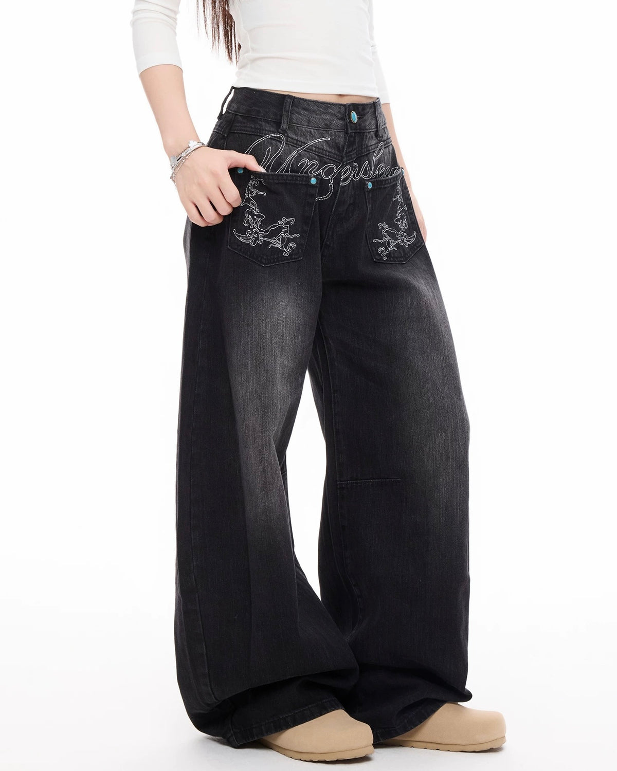 Loose-fitting washed denim jeans