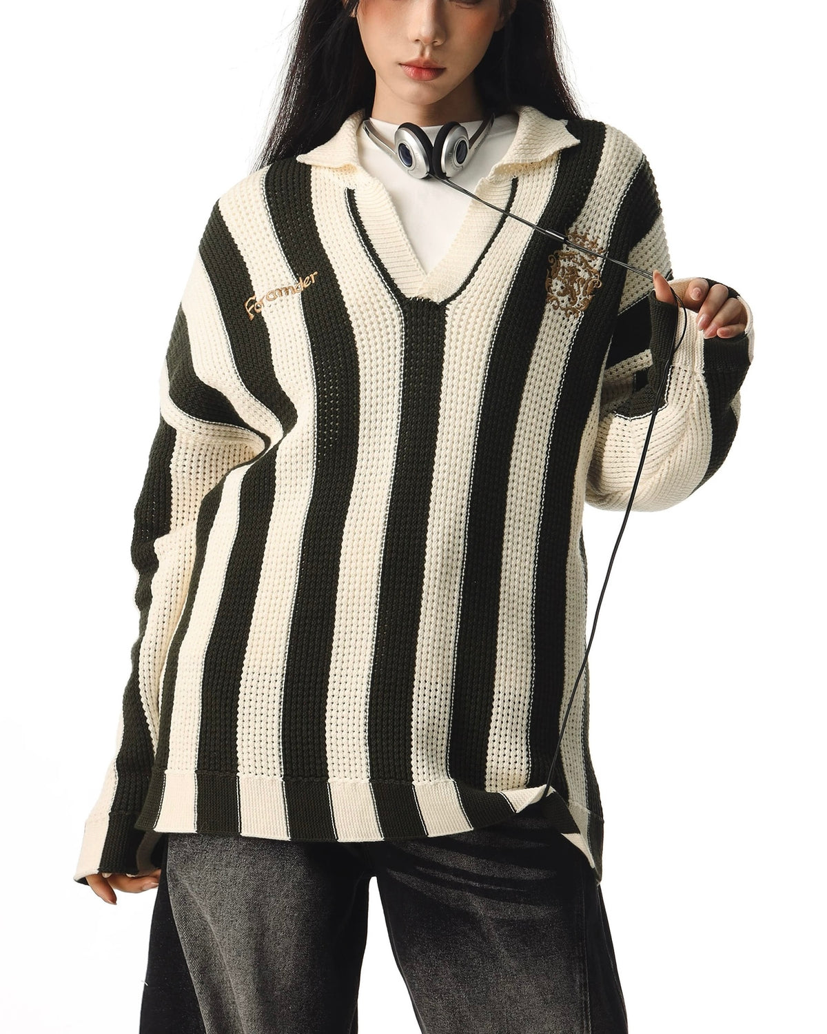 Simple and versatile collared sweater