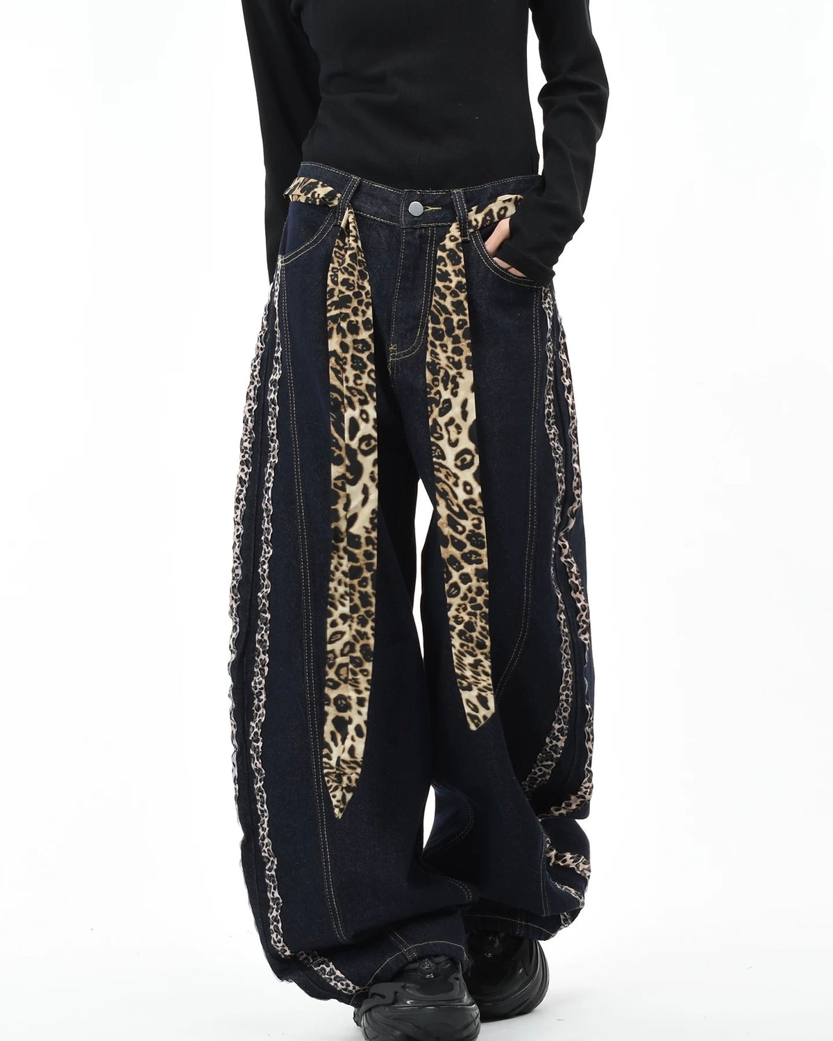 Loose leopard print jeans