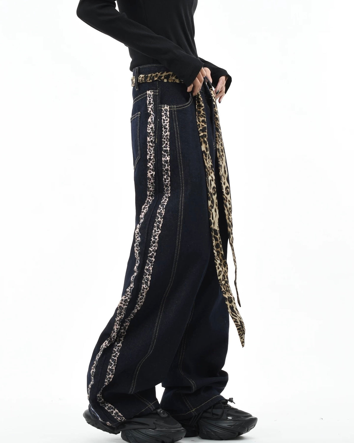 Loose leopard print jeans