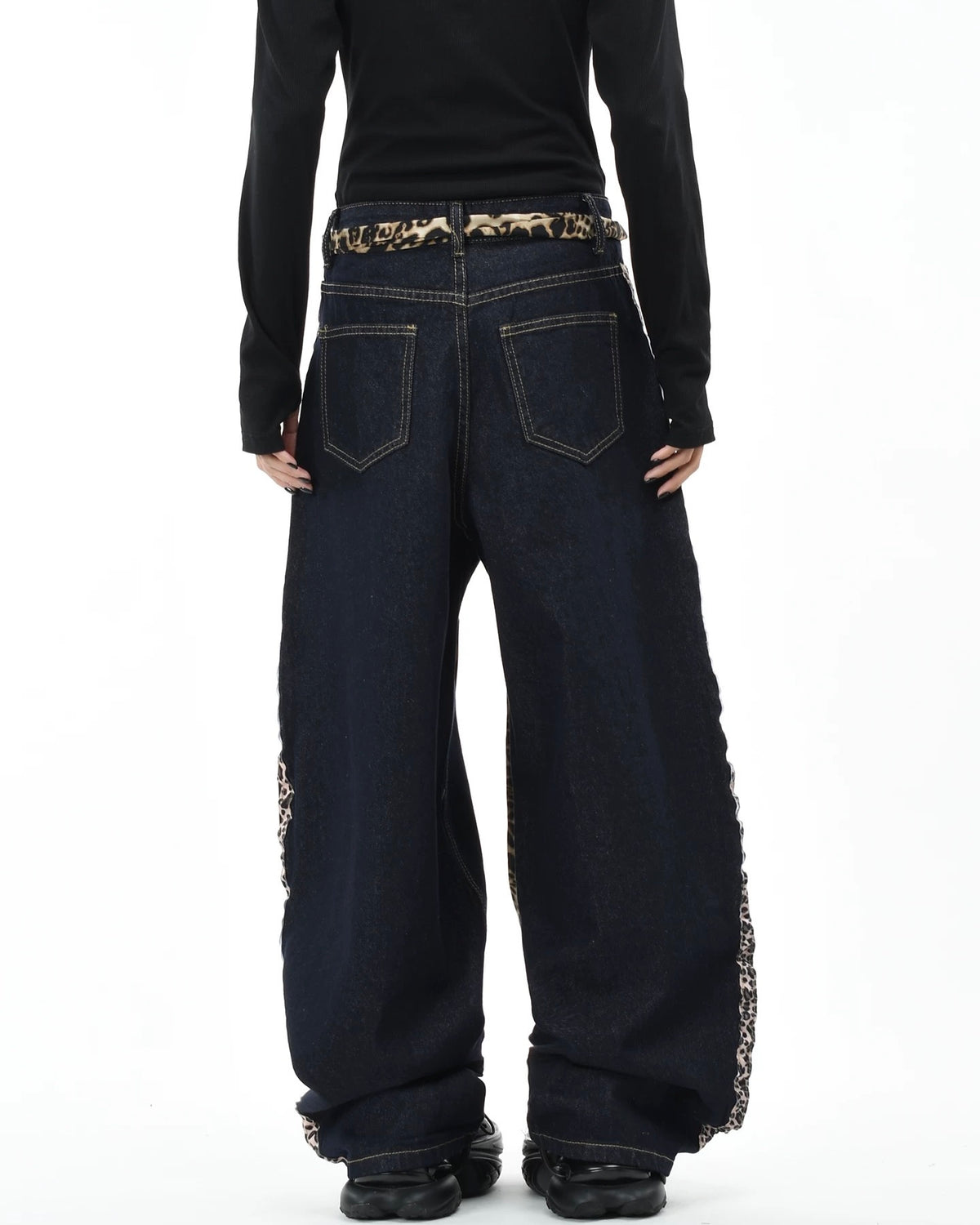 Loose leopard print jeans