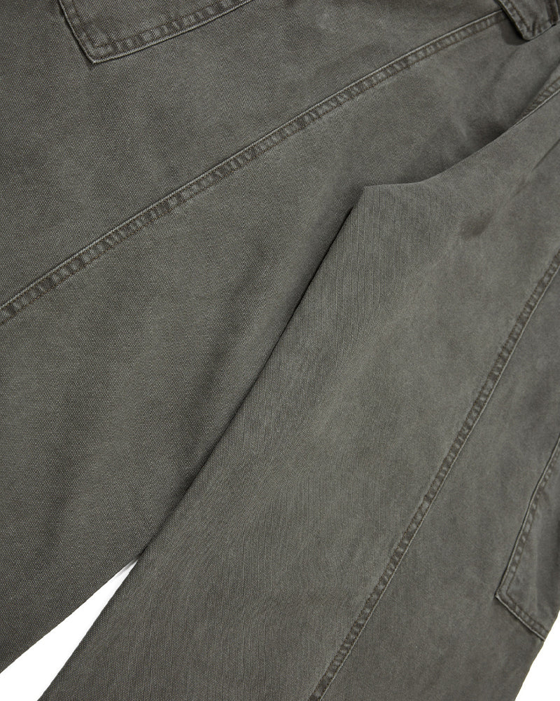 심플하고 활용도 높은 카고 팬츠