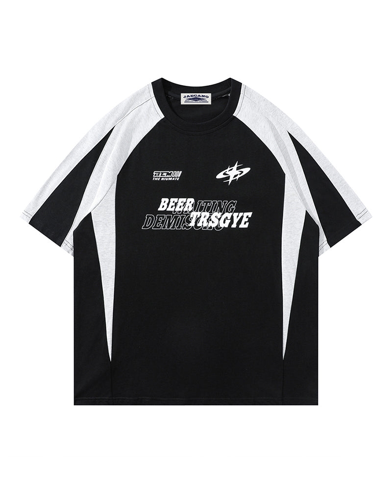 루즈한 반소매와 대비되는 레트로 패치워크