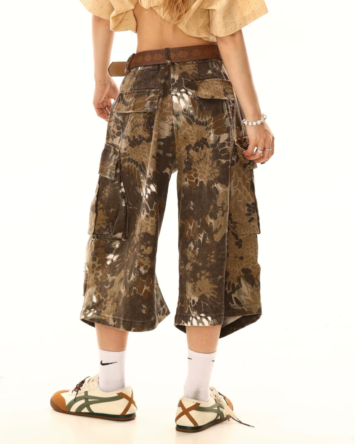 Simple loose camouflage shorts