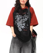 대비되는 색상의 꽃무늬 반팔