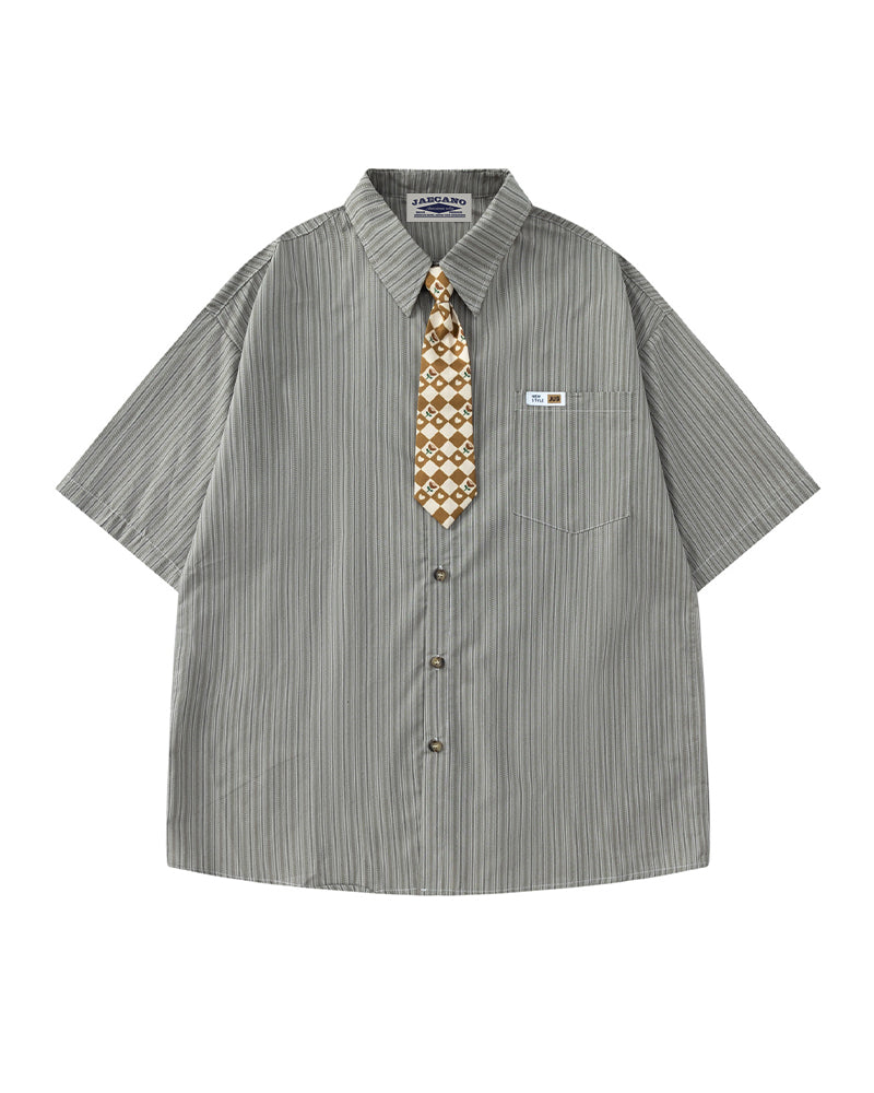 Casual striped short-sleeved shirt