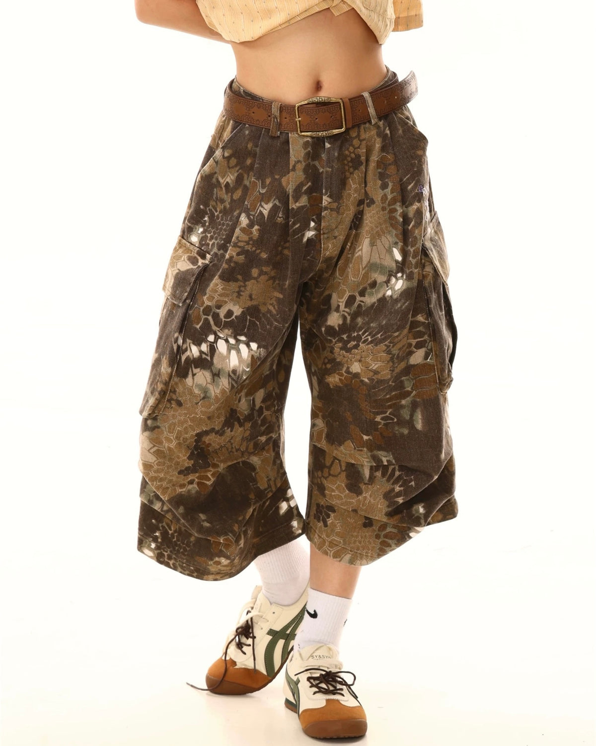 Simple loose camouflage shorts