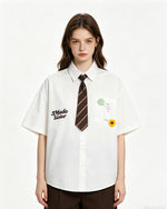 Short-sleeved shirt with small embroidered flowers