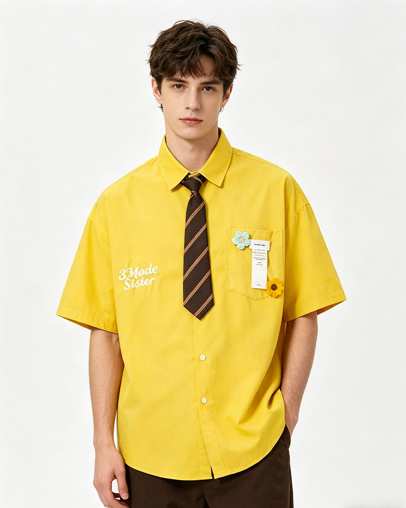 Short-sleeved shirt with small embroidered flowers
