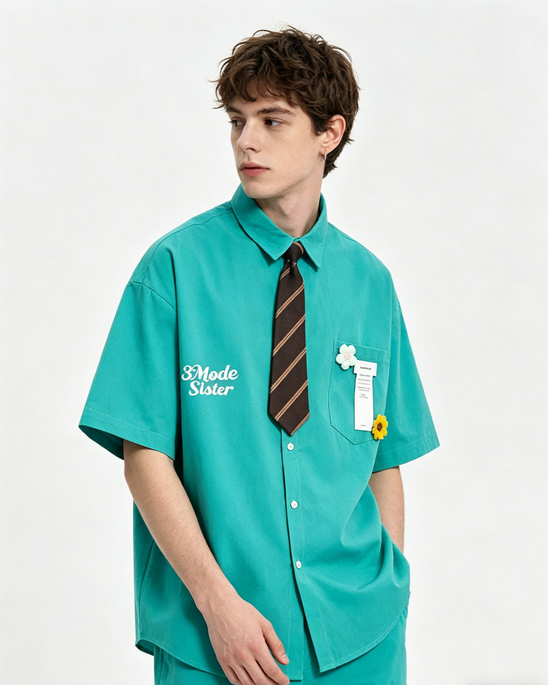 Short-sleeved shirt with small embroidered flowers