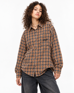 Simple and versatile long-sleeved shirt
