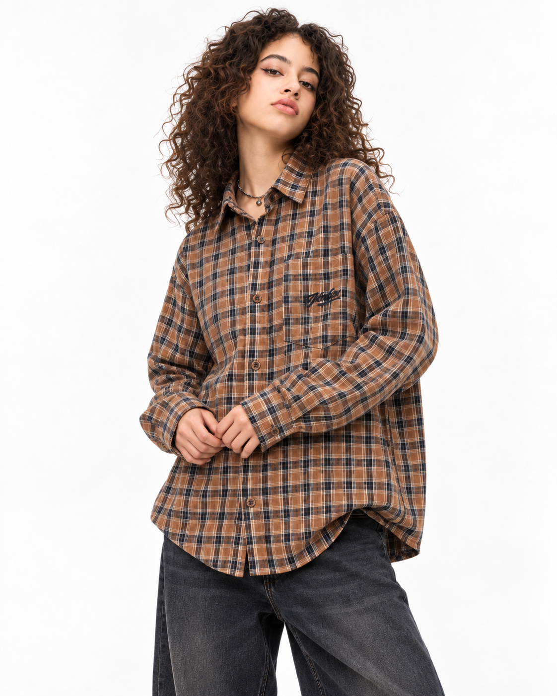 Simple and versatile long-sleeved shirt