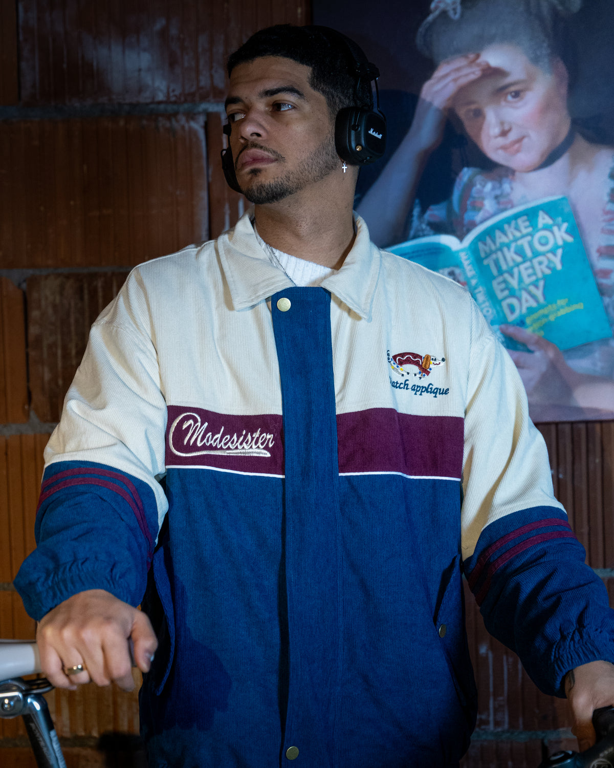 復古刺綉翻領百搭外套