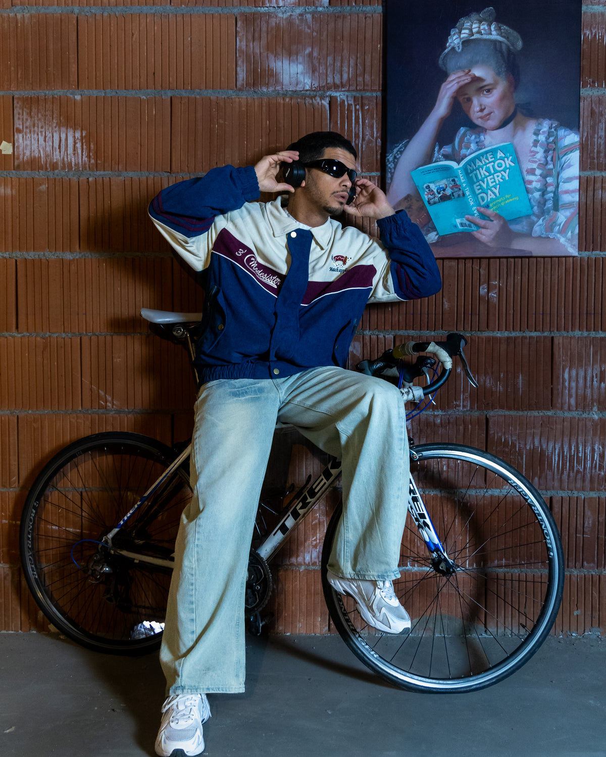 復古刺綉翻領百搭外套