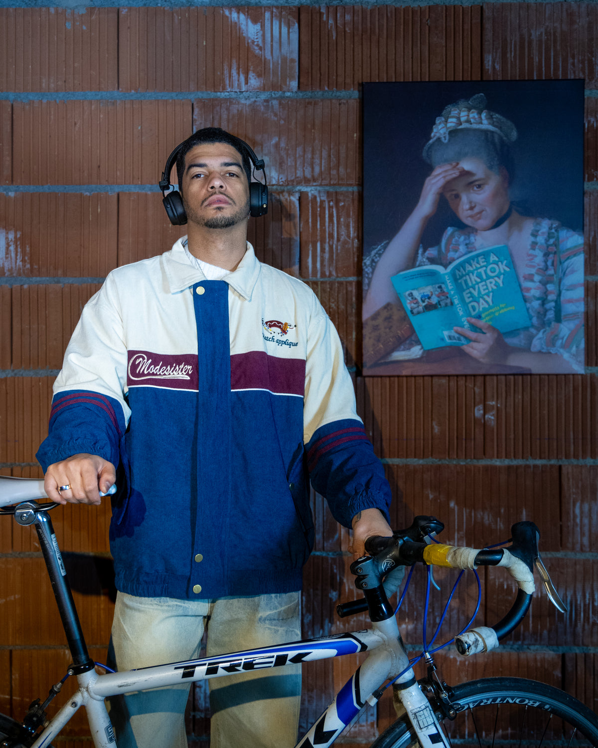 復古刺綉翻領百搭外套