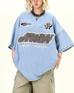 대조적인 컬러의 데님 반팔